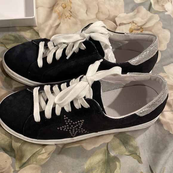 275 Central Sneakers - Picture 2 of 2